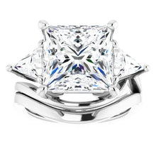 Load image into Gallery viewer, Golden Trio Solitaire Ring